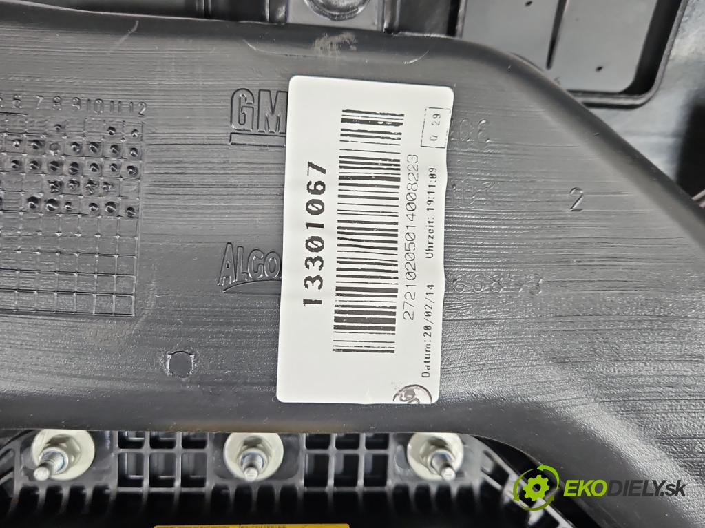 Opel Astra IV 2009-2015 1.6 16V 116 HP manual 85 kW 1598 cm3 5- kokpit,pristrojová doska rozdeľovacia