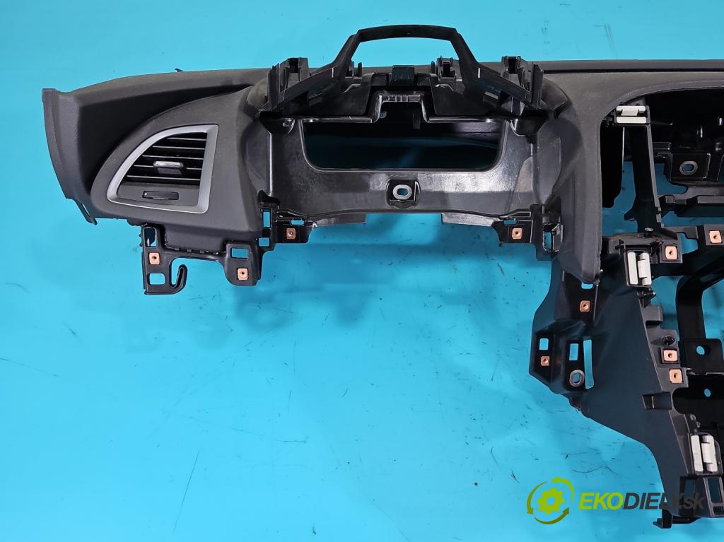 Opel Astra IV 2009-2015 1.6 16V 116 HP manual 85 kW 1598 cm3 5- kokpit,pristrojová doska rozdeľovacia