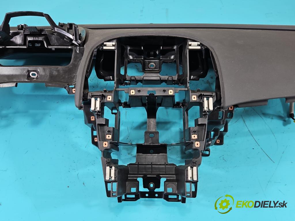 Opel Astra IV 2009-2015 1.6 16V 116 HP manual 85 kW 1598 cm3 5- kokpit,pristrojová doska rozdeľovacia