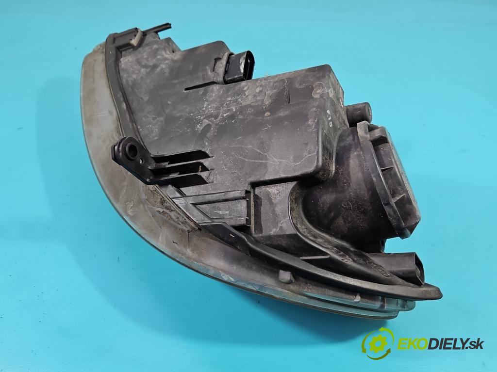 Vw Golf plus 1.6 SR 102 HP manual 75 kW 1595 cm3 5- Reflektor: pravý 5M1941006B (Svetlo predné pravé)