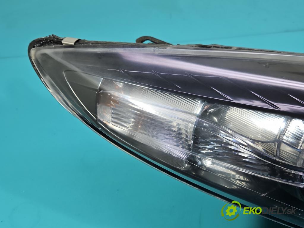 Renault Megane III 2008-2016 1.5 dci 106 HP manual 78 kW 1461 cm3 5- Reflektor: pravý  (Svetlo predné pravé)