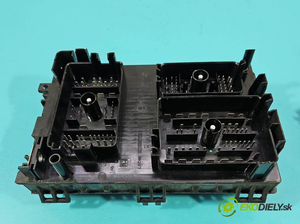 Opel Astra IV 2009-2015 1.6 16V 116 hp manual 85 kW 1598 cm3 5- skříňka pojistková 13368638 (Pojistkové skříňky)