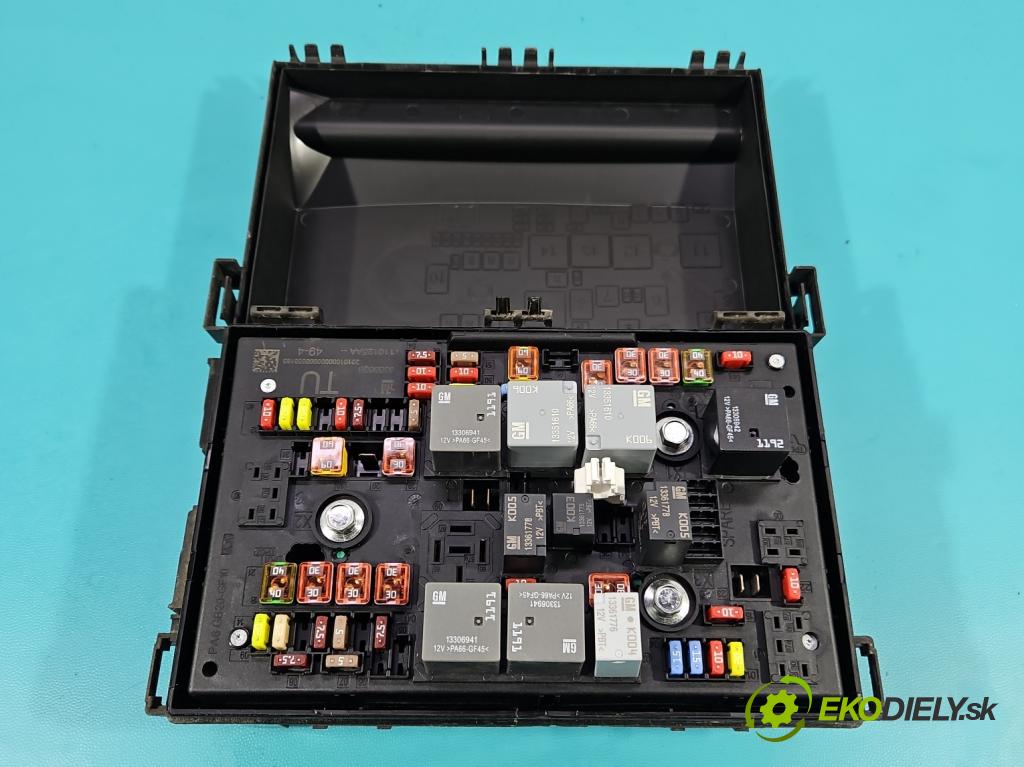 Opel Astra IV 2009-2015 1.6 16V 116 hp manual 85 kW 1598 cm3 5- skříňka pojistková 13368638 (Pojistkové skříňky)