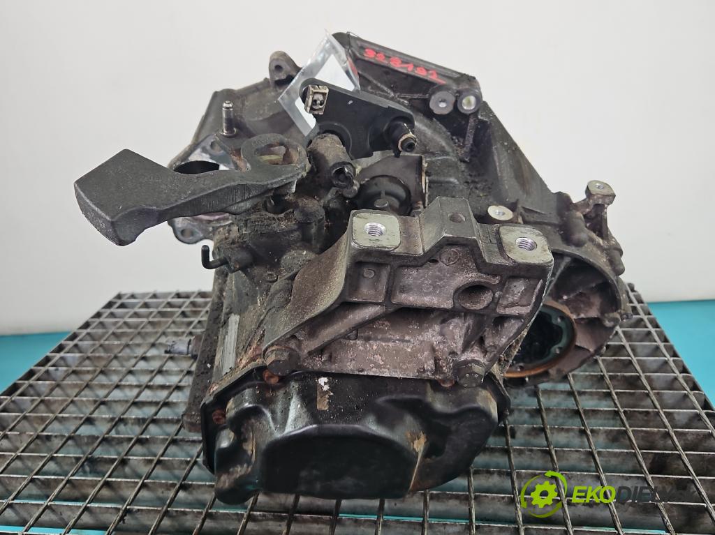 Vw Golf plus 1.6 SR 102 HP manual 75 kW 1595 cm3 5- prevodovka stupeň,rýchlosť manual JHV