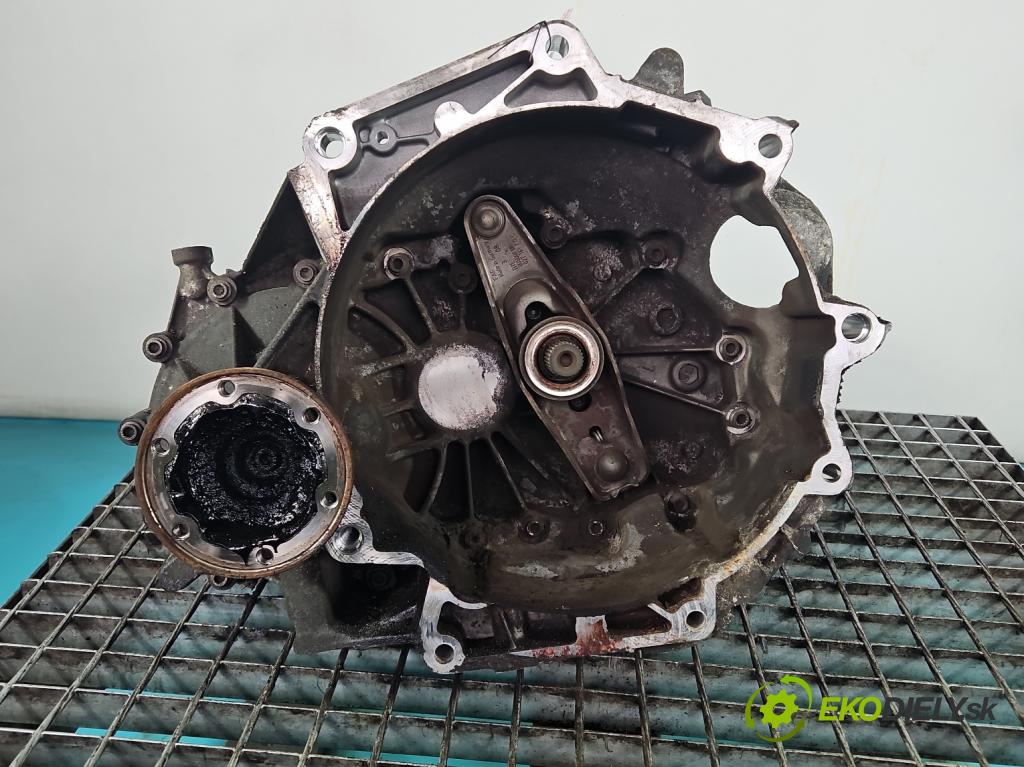 Vw Golf plus 1.6 SR 102 HP manual 75 kW 1595 cm3 5- prevodovka stupeň,rýchlosť manual JHV