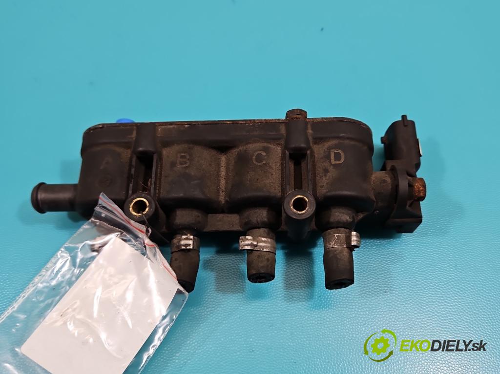 Vw Golf plus 1.6 SR 102 HP manual 75 kW 1595 cm3 5- vstrek LPG MED NIEBIESKIE