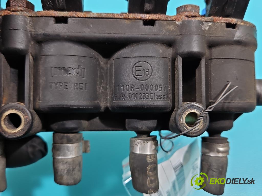 Vw Golf plus 1.6 SR 102 HP manual 75 kW 1595 cm3 5- vstrek LPG MED NIEBIESKIE