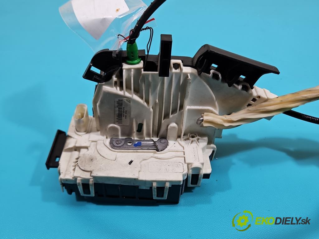 Mercedes E C207/ A207 3.0 cdi 265KM automatic 195 kW 2987 cm3 2- zámok predné pravý A2047203035