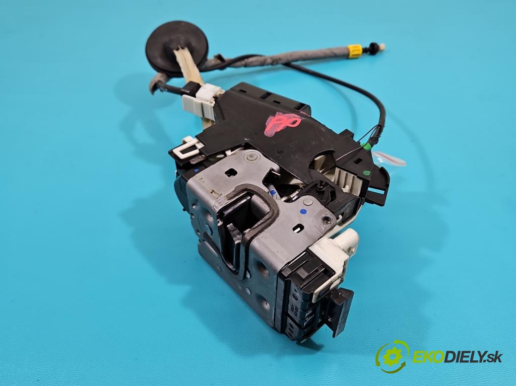 Mercedes E C207/ A207 3.0 cdi 265KM automatic 195 kW 2987 cm3 2- zámok predné pravý A2047203035