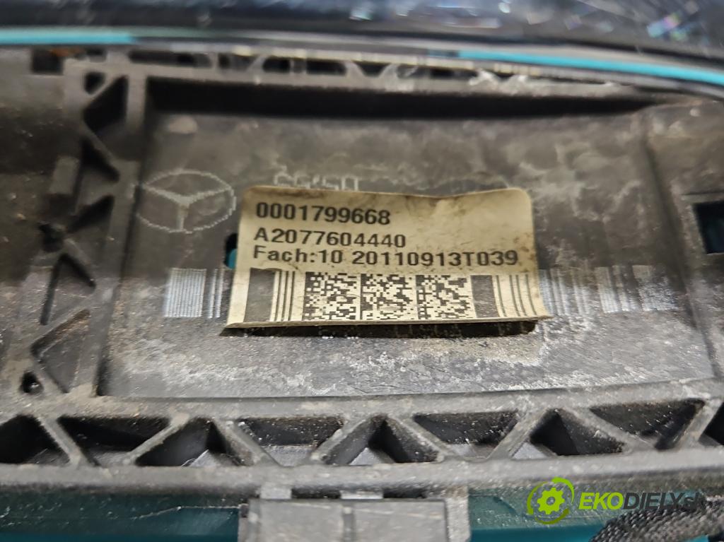 Mercedes E C207/ A207 3.0 cdi 265KM automatic 195 kW 2987 cm3 2- rukoväť predné ľavé mimo: A2047602934 (Kľučka dverí vonkajšia predná ľavá)