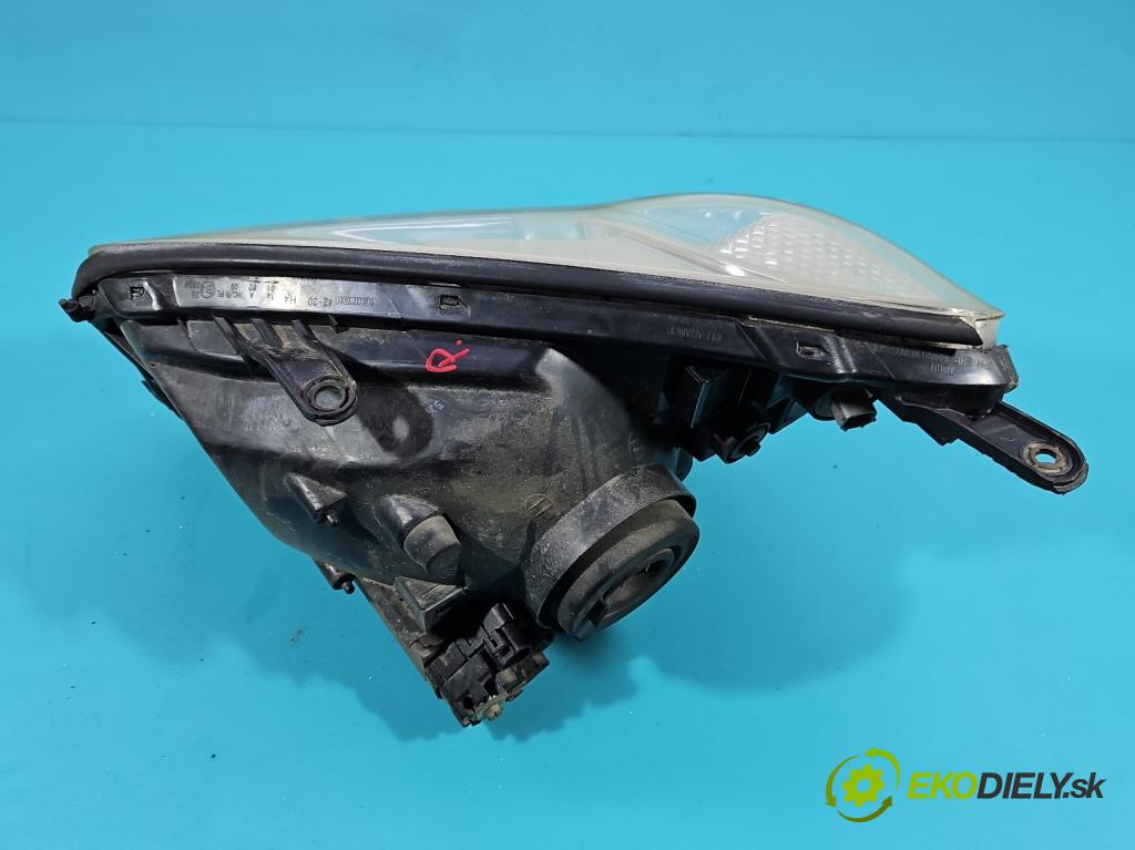 Toyota Rav4 II 2000-2005 2.0 D4D 116 HP manual 85 kW 1995 cm3 5- Reflektor: pravý  (Svetlo predné pravé)