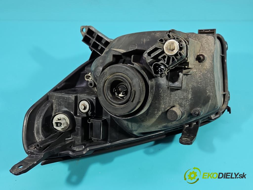 Toyota Rav4 II 2000-2005 2.0 D4D 116 HP manual 85 kW 1995 cm3 5- Reflektor: pravý  (Svetlo predné pravé)