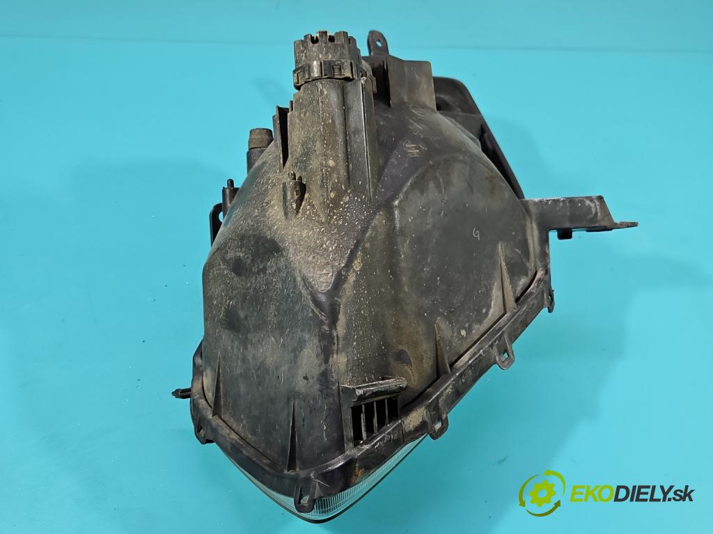 Toyota Rav4 II 2000-2005 2.0 D4D 116 HP manual 85 kW 1995 cm3 5- Reflektor: pravý  (Svetlo predné pravé)