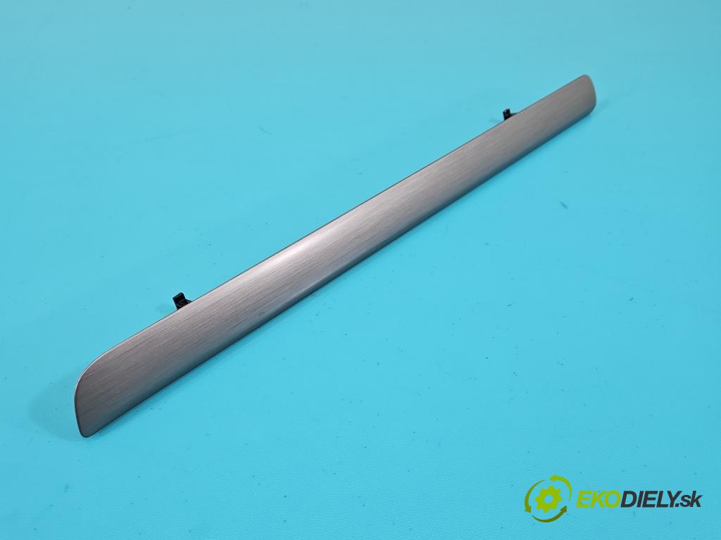 Vw Golf VII 2012-2020 1.6 tdi 110 HP manual 81 kW 1598 cm3 5- Mřížka: kúrenia stredová 5G1819743 (Mriežka kúrenia (fukár))