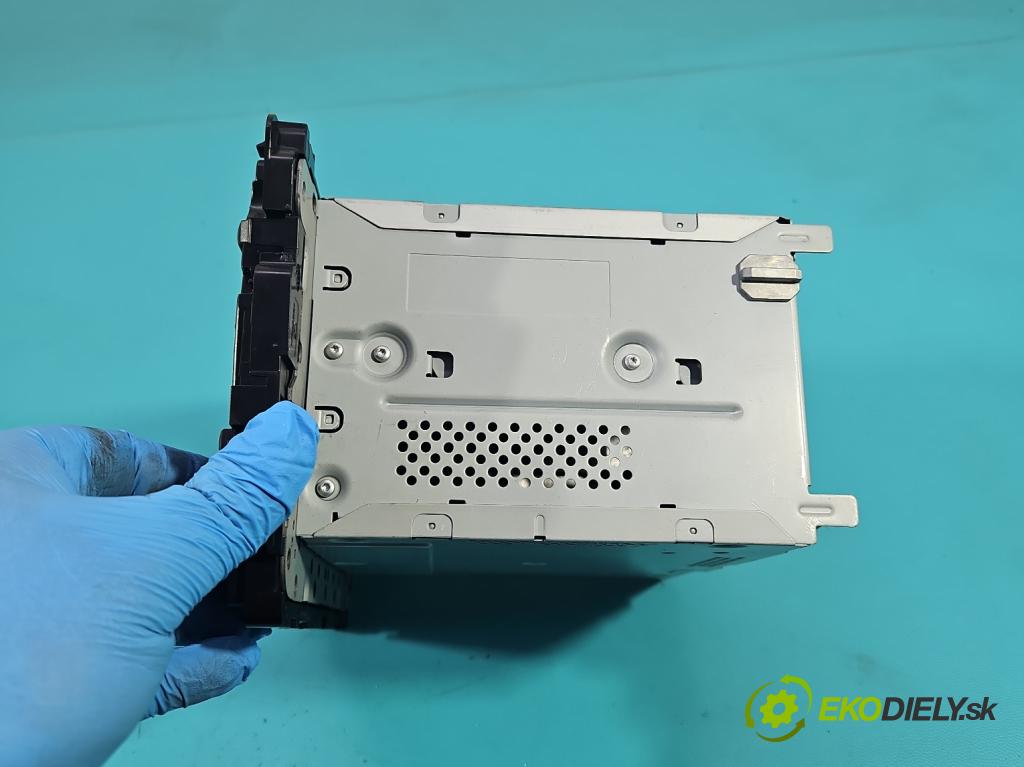 Skoda Rapid 2012-2019 1.2 TSI 86 HP manual 63 kW 1197 cm3 5- Radio originál 5J0035161E