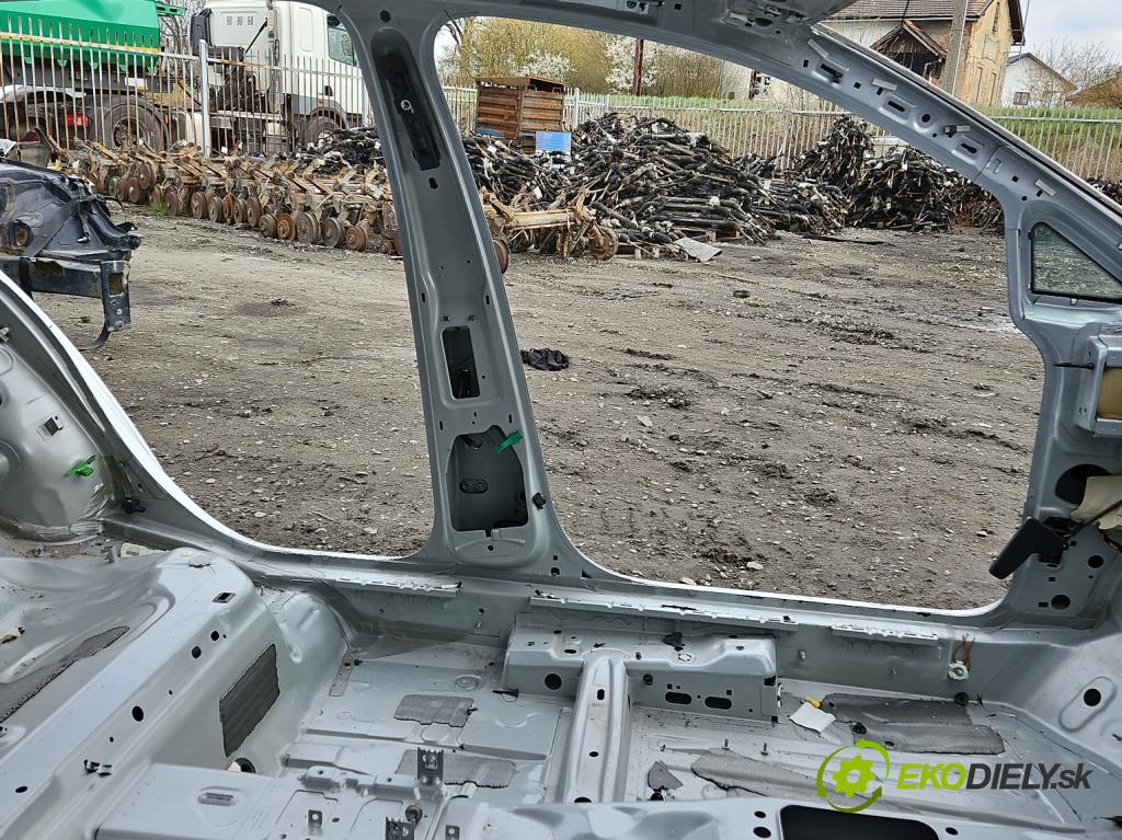 Vw Golf VII 2012-2020 1.6 tdi 110 hp manual 81 kW 1598 cm3 5- práh levý  (Ostatní)