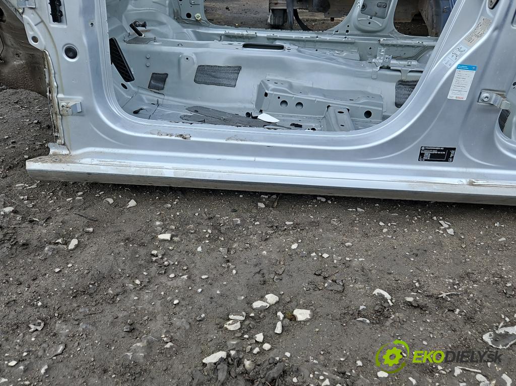 Vw Golf VII 2012-2020 1.6 tdi 110 hp manual 81 kW 1598 cm3 5- práh levý  (Ostatní)