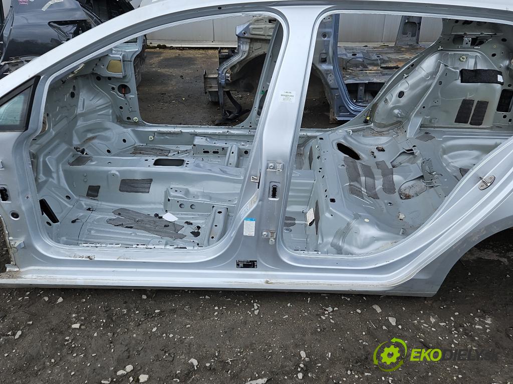 Vw Golf VII 2012-2020 1.6 tdi 110 hp manual 81 kW 1598 cm3 5- práh levý  (Ostatní)