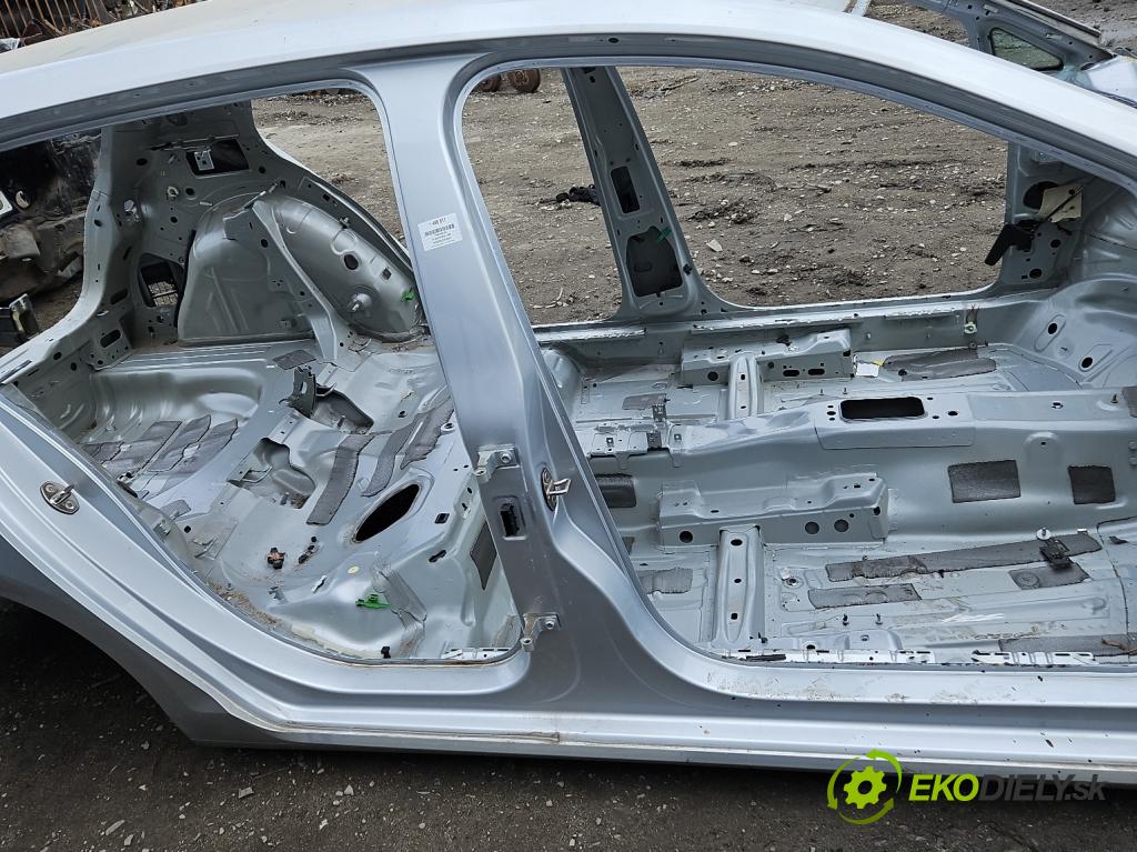 Vw Golf VII 2012-2020 1.6 tdi 110 HP manual 81 kW 1598 cm3 5- Práh: pravý  (Karoséria ostatné)