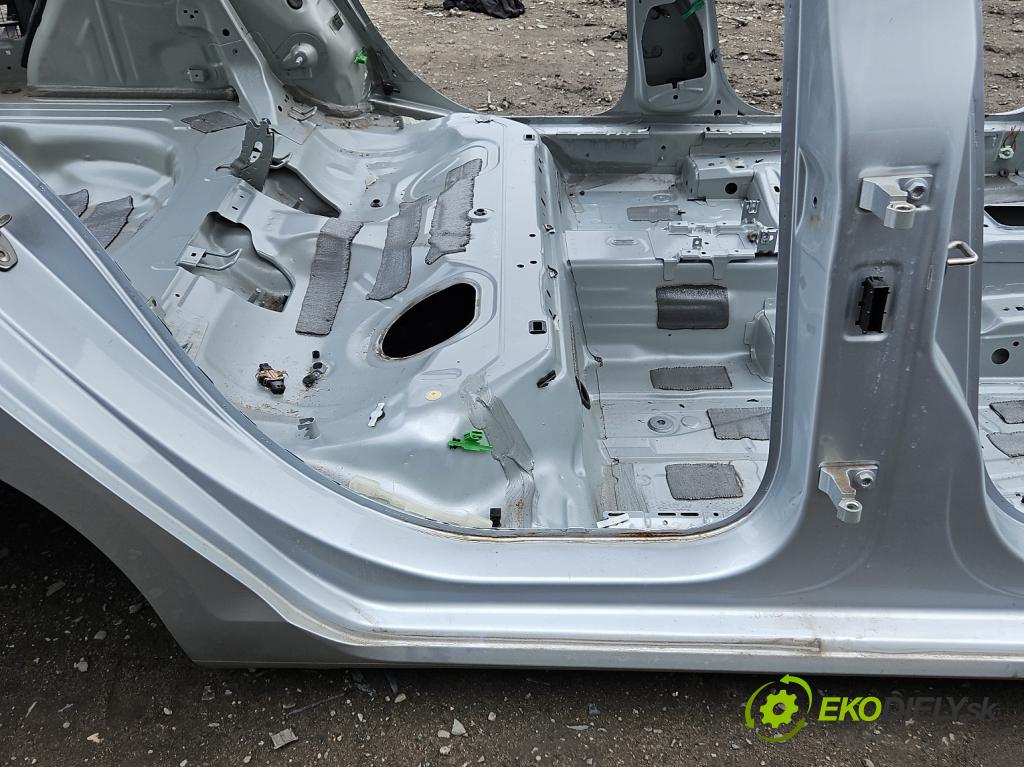 Vw Golf VII 2012-2020 1.6 tdi 110 HP manual 81 kW 1598 cm3 5- Práh: pravý  (Karoséria ostatné)