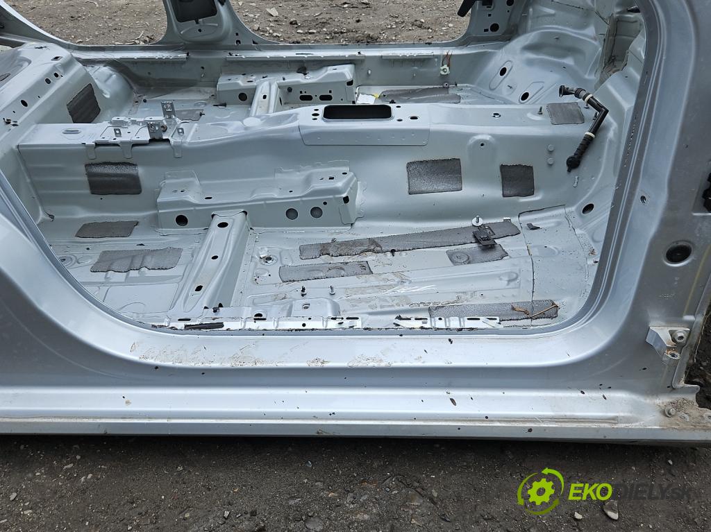 Vw Golf VII 2012-2020 1.6 tdi 110 HP manual 81 kW 1598 cm3 5- Práh: pravý  (Karoséria ostatné)