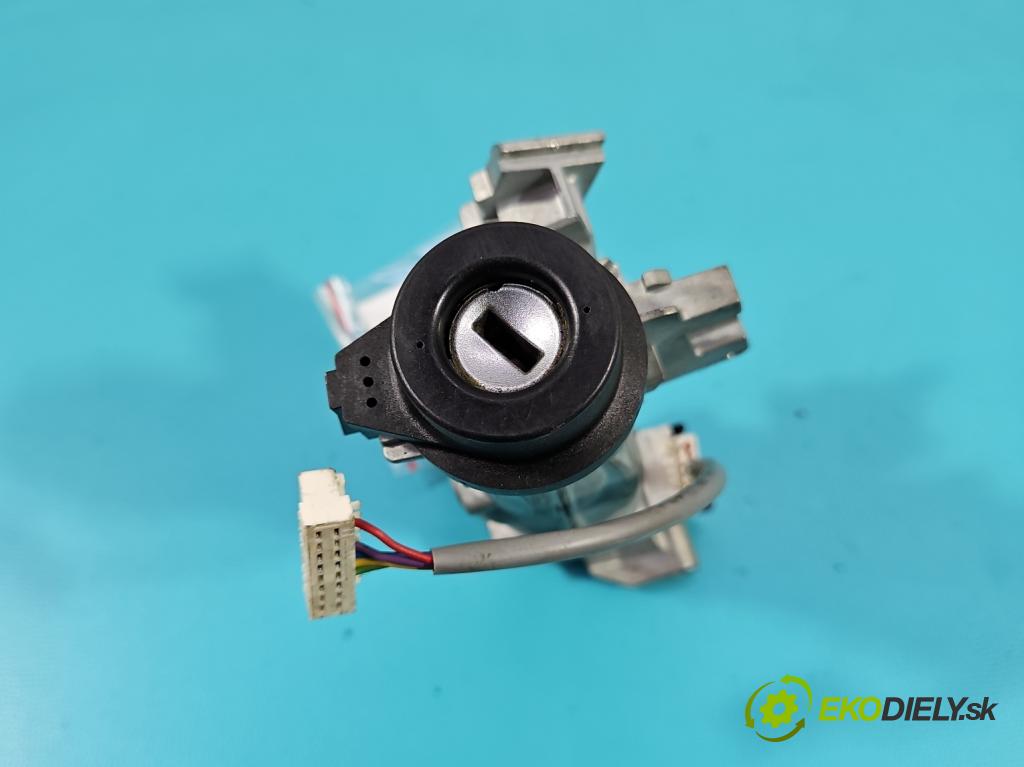 Vw Golf VII 2012-2020 1.6 tdi 110 HP manual 81 kW 1598 cm3 5- Spínačka 5Q0905865 (Spínacia skrinka)