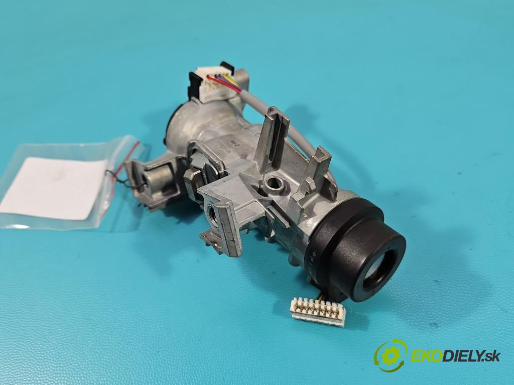 Vw Golf VII 2012-2020 1.6 tdi 110 HP manual 81 kW 1598 cm3 5- Spínačka 5Q0905865 (Spínacia skrinka)