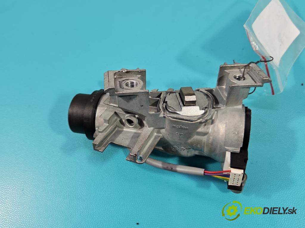 Vw Golf VII 2012-2020 1.6 tdi 110 HP manual 81 kW 1598 cm3 5- Spínačka 5Q0905865 (Spínacia skrinka)