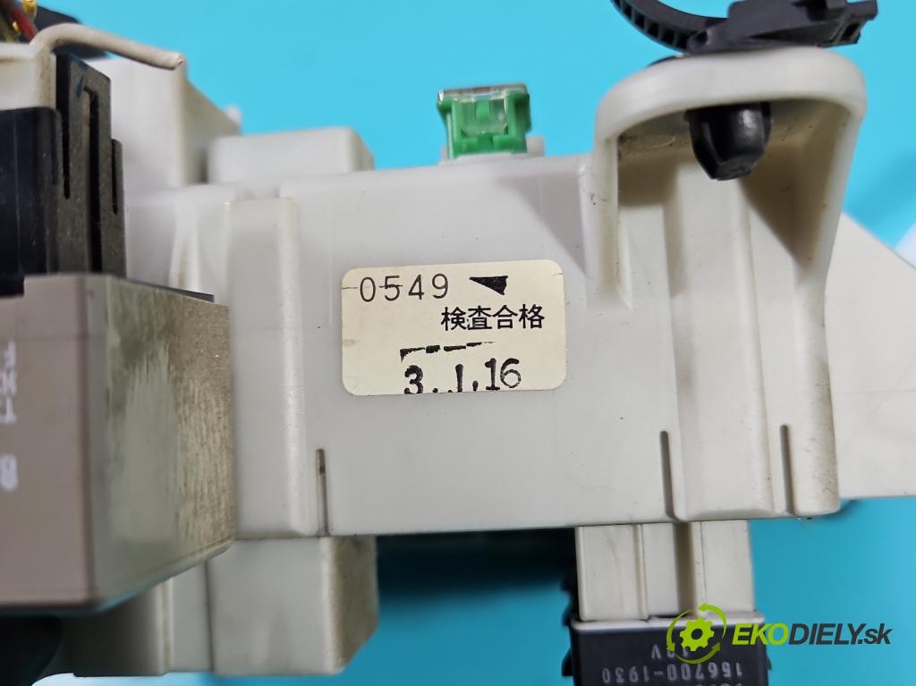 Toyota Rav4 II 2000-2005 2.0 D4D 116 hp manual 85 kW 1995 cm3 5- skříňka pojistková 81980-50030 (Pojistkové skříňky)