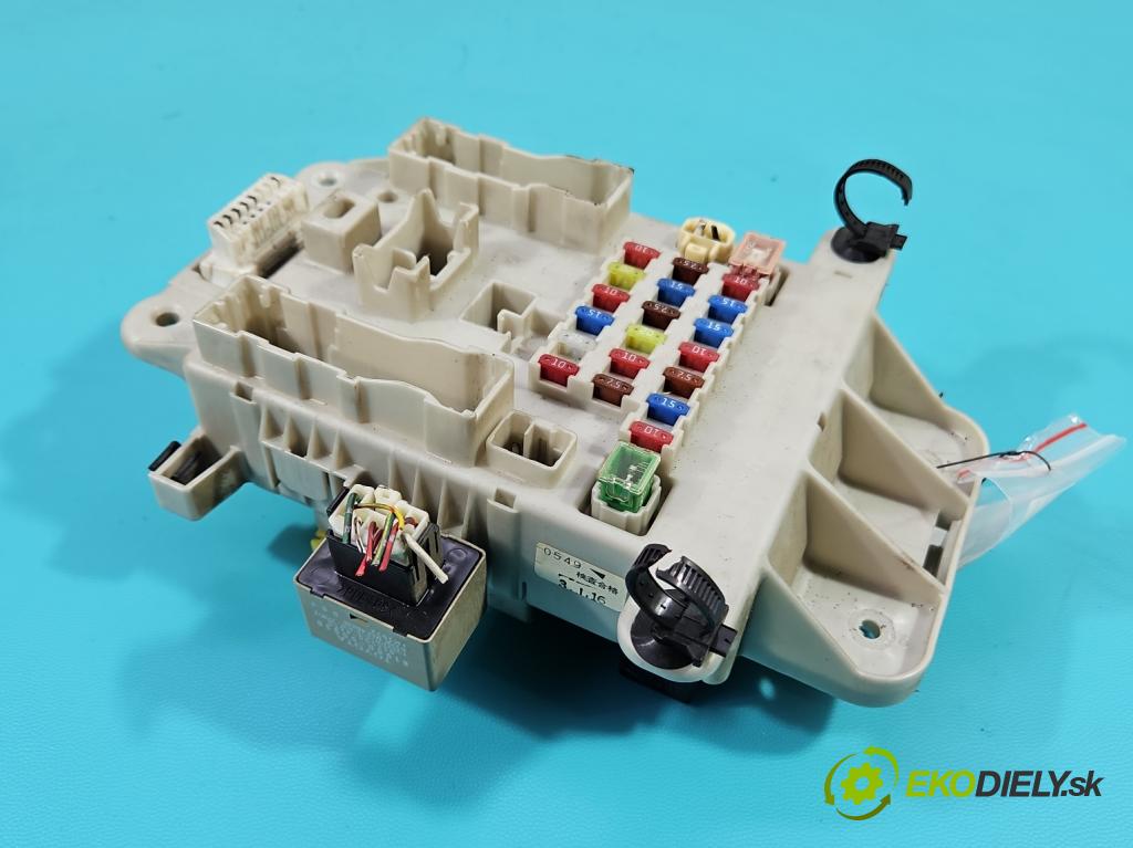 Toyota Rav4 II 2000-2005 2.0 D4D 116 hp manual 85 kW 1995 cm3 5- skříňka pojistková 81980-50030 (Pojistkové skříňky)