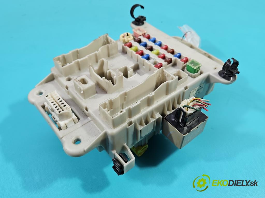 Toyota Rav4 II 2000-2005 2.0 D4D 116 hp manual 85 kW 1995 cm3 5- skříňka pojistková 81980-50030 (Pojistkové skříňky)