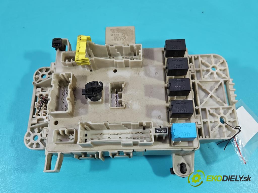 Toyota Rav4 II 2000-2005 2.0 D4D 116 hp manual 85 kW 1995 cm3 5- skříňka pojistková 81980-50030 (Pojistkové skříňky)