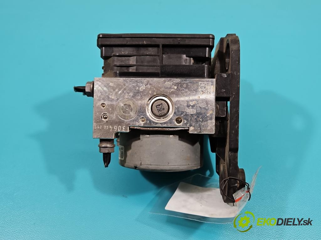 Vw Golf VII 2012-2020 1.6 tdi 110 hp manual 81 kW 1598 cm3 5- čerpadlo abs 3Q0614517F (Pumpy brzdové)