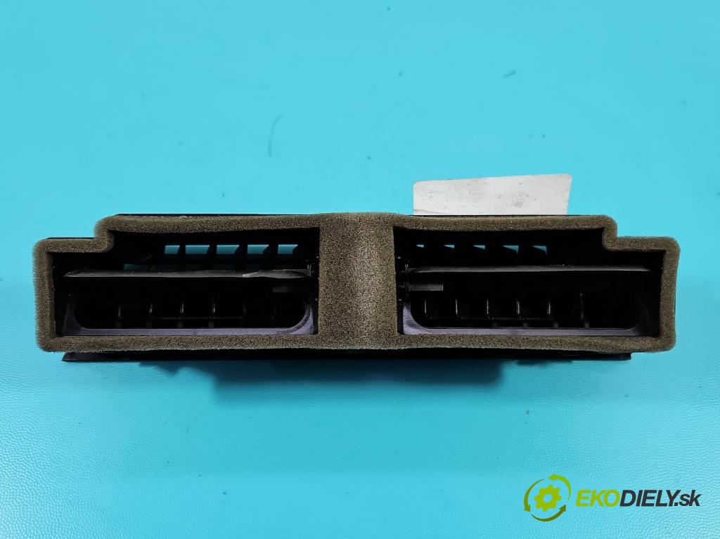 Audi A4 B8 2007-2015 1.8 TFSI 170 HP manual 125 kW 1798 cm3 4- Mřížka: kúrenia stredová 8T1820951D (Mriežka kúrenia (fukár))