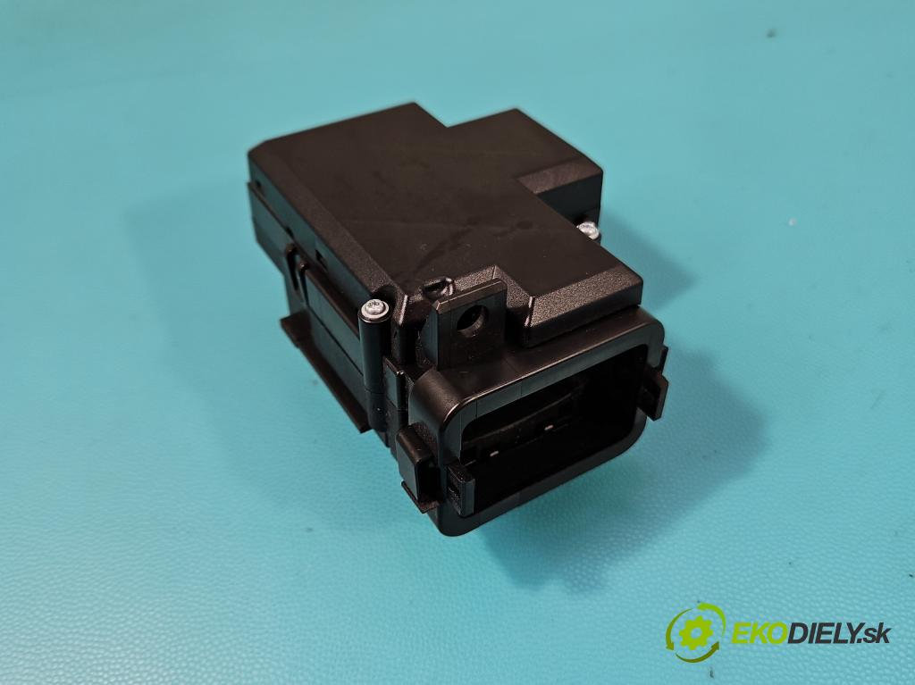 Audi A4 B8 2007-2015 1.8 TFSI 170 HP manual 125 kW 1798 cm3 4- Spínačka 8K0909131D (Spínacia skrinka)