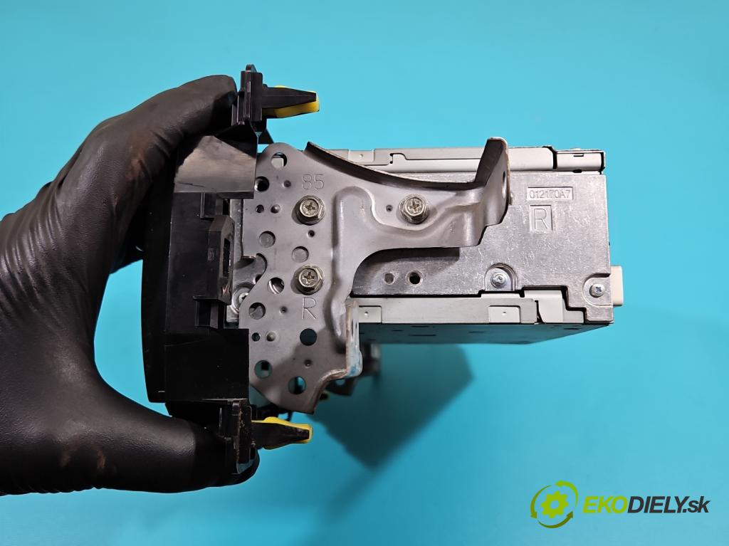 Toyota Yaris III 2011-2020 1.3 vvti 99 HP manual 73 kW 1329 cm3 5- Radio originál 86120-0D640