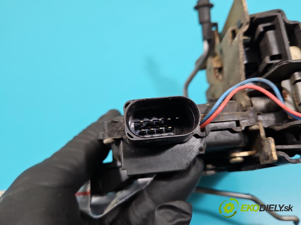 Audi A6 C5 1997-2004 2.4 V6 165 HP manual 121 kW 2393 cm3 4- zámok predné ľavý