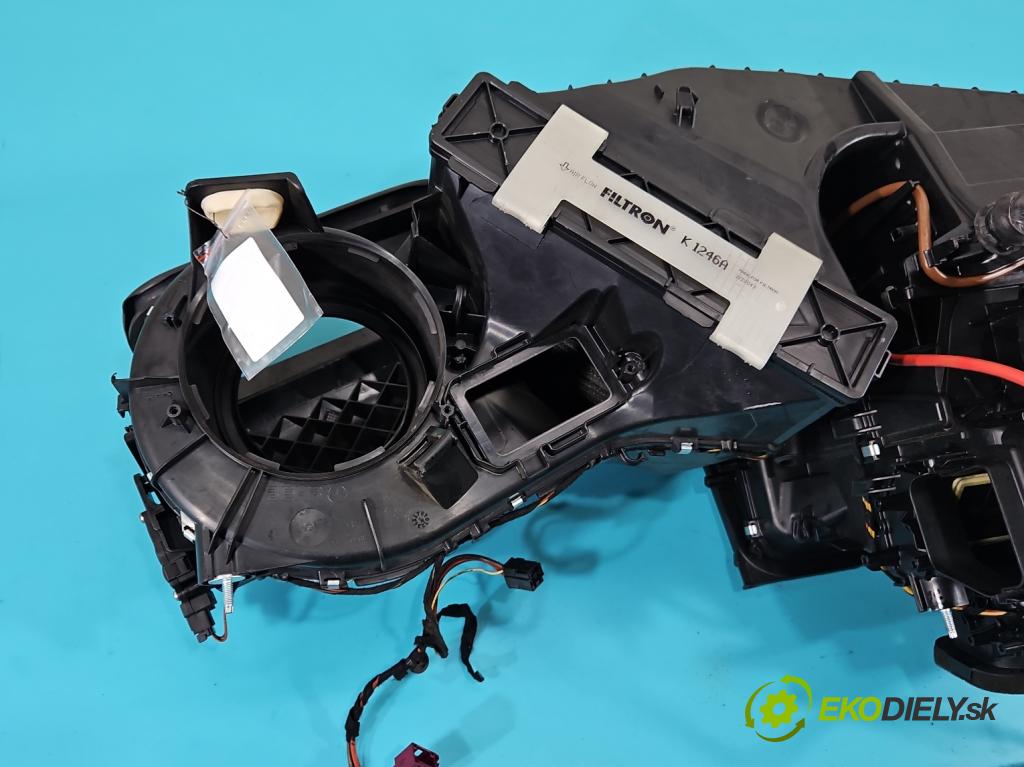 Mercedes E C207/ A207 3.0 cdi 265KM automatic 195 kW 2987 cm3 2- radiátor A2128305160 (Radiátory topení)