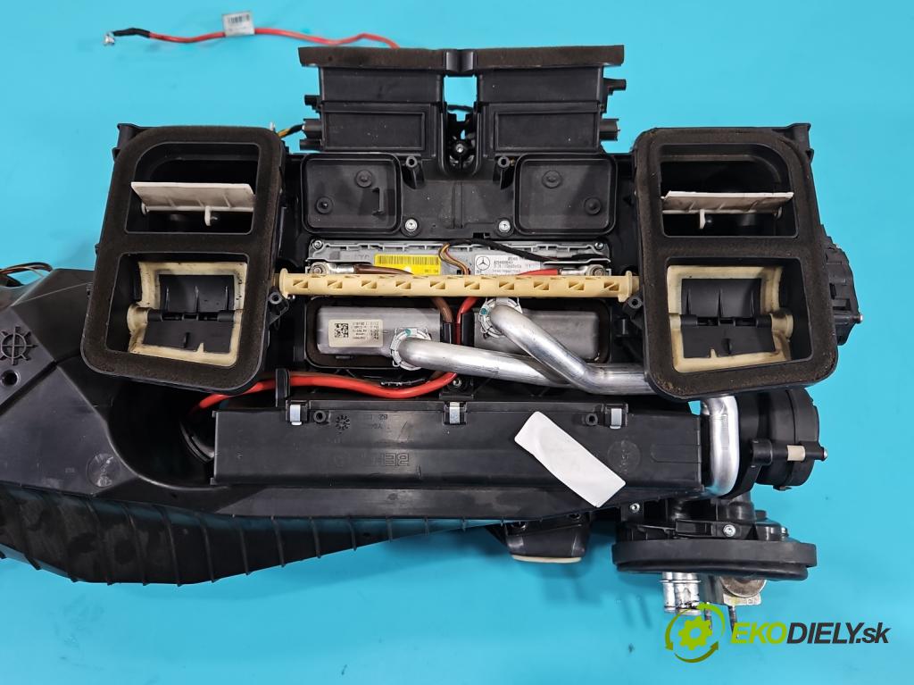 Mercedes E C207/ A207 3.0 cdi 265KM automatic 195 kW 2987 cm3 2- radiátor A2128305160 (Radiátory topení)