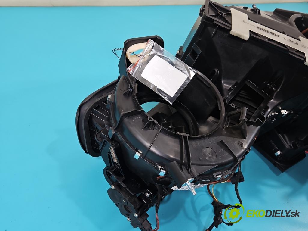 Mercedes E C207/ A207 3.0 cdi 265KM automatic 195 kW 2987 cm3 2- radiátor A2128305160 (Radiátory topení)