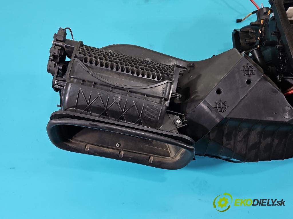 Mercedes E C207/ A207 3.0 cdi 265KM automatic 195 kW 2987 cm3 2- radiátor A2128305160 (Radiátory topení)