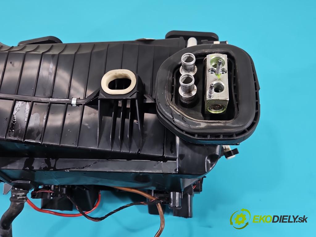 Mercedes E C207/ A207 3.0 cdi 265KM automatic 195 kW 2987 cm3 2- radiátor A2128305160 (Radiátory topení)