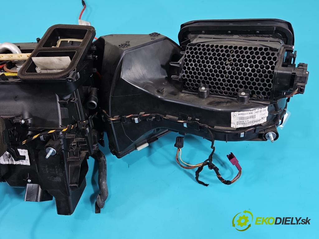 Mercedes E C207/ A207 3.0 cdi 265KM automatic 195 kW 2987 cm3 2- radiátor A2128305160 (Radiátory topení)