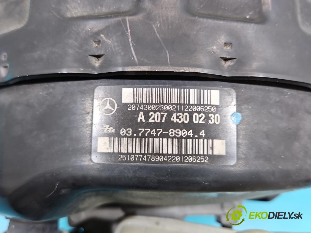 Mercedes E C207/ A207 3.0 cdi 265KM automatic 195 kW 2987 cm3 2- servo brzdové A2074300230
