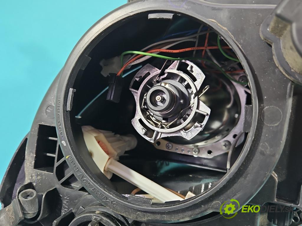 Mercedes E W211 2002-2009 3.0 V6 CDI 190 HP automatic 140 kW 2987 cm3 4- Reflektor: pravý  (Svetlo predné pravé)