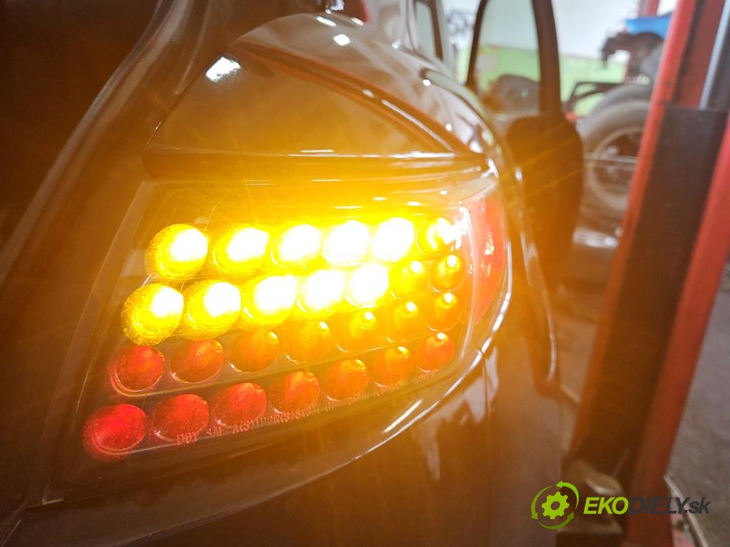 Infiniti FX I 2003-2008 3.5 V6 280KM: automatic 206 kW 3498 cm3 5- svetlo / reflektor zadné pravé  (Kľučka dverí ostatné)