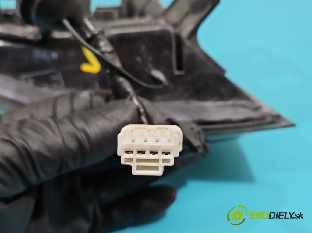 Infiniti FX I 2003-2008 3.5 V6 280KM: automatic 206 kW 3498 cm3 5- svetlo / reflektor zadné pravé  (Kľučka dverí ostatné)