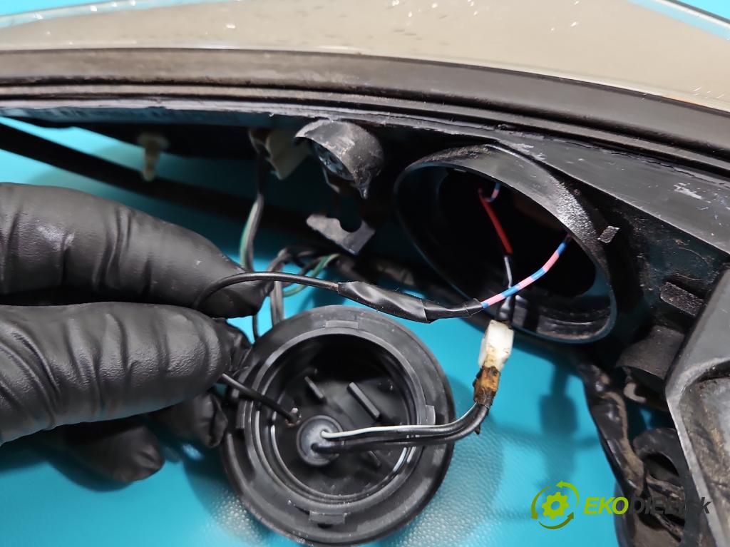 Infiniti FX I 2003-2008 3.5 V6 280KM: automatic 206 kW 3498 cm3 5- svetlo / reflektor zadné pravé  (Kľučka dverí ostatné)