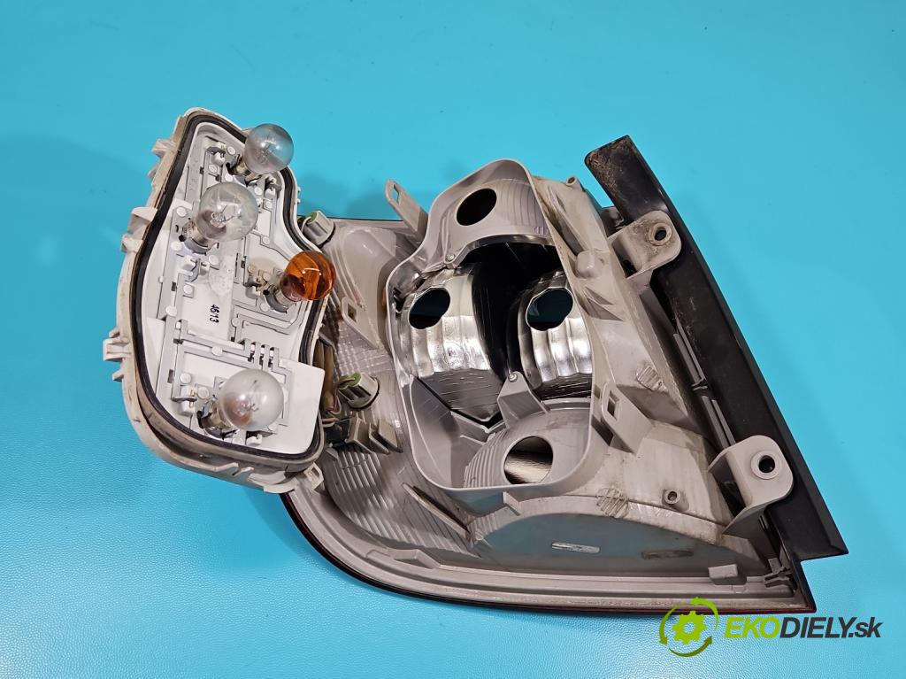 Skoda Rapid 2012-2019 1.2 TSI 86 HP manual 63 kW 1197 cm3 5- svetlo / reflektor zadné pravé  (Kľučka dverí ostatné)