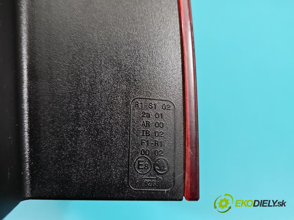 Skoda Rapid 2012-2019 1.2 TSI 86 HP manual 63 kW 1197 cm3 5- svetlo / reflektor zadné pravé  (Kľučka dverí ostatné)